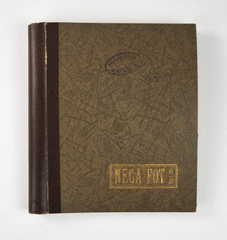  Album mit Negativen vorwiegend aus dem Historischen Museum St. Gallen