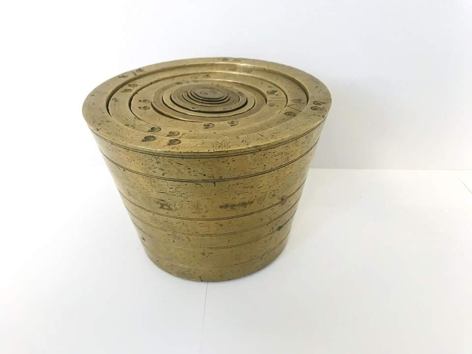 11 Messinggewichte, Gewichte