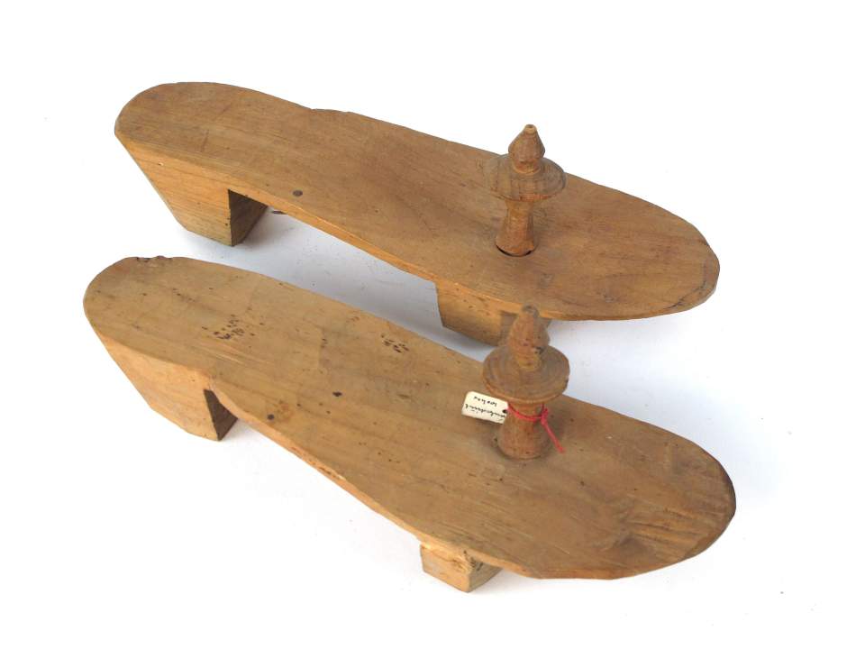 Sandalen aus Holz