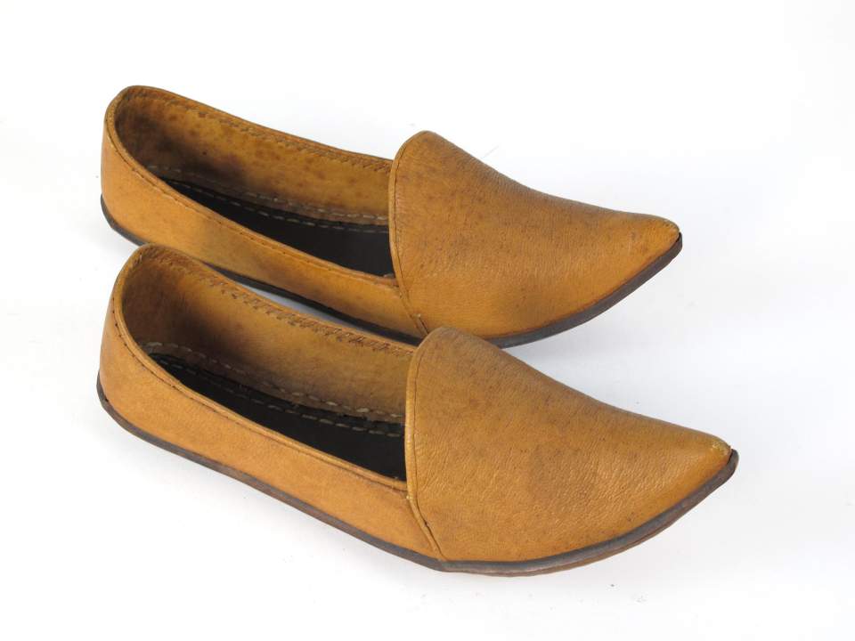 1 Paar Schuhe