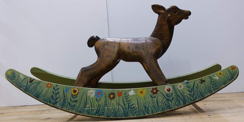 "Schaukelpferd" in Form eines Rehs