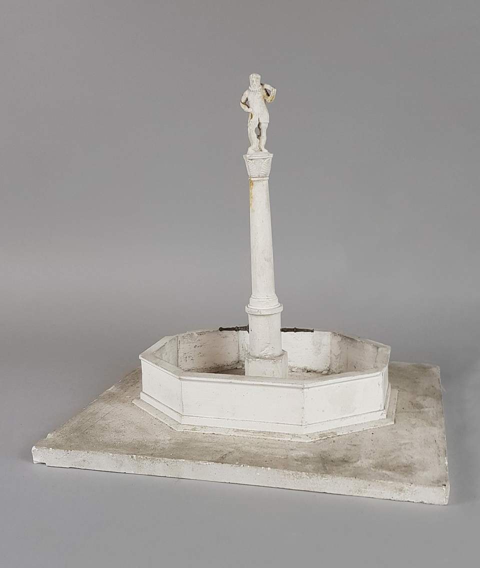 Gipsmodelle Entwürfe Brunnen HVM Innenhof