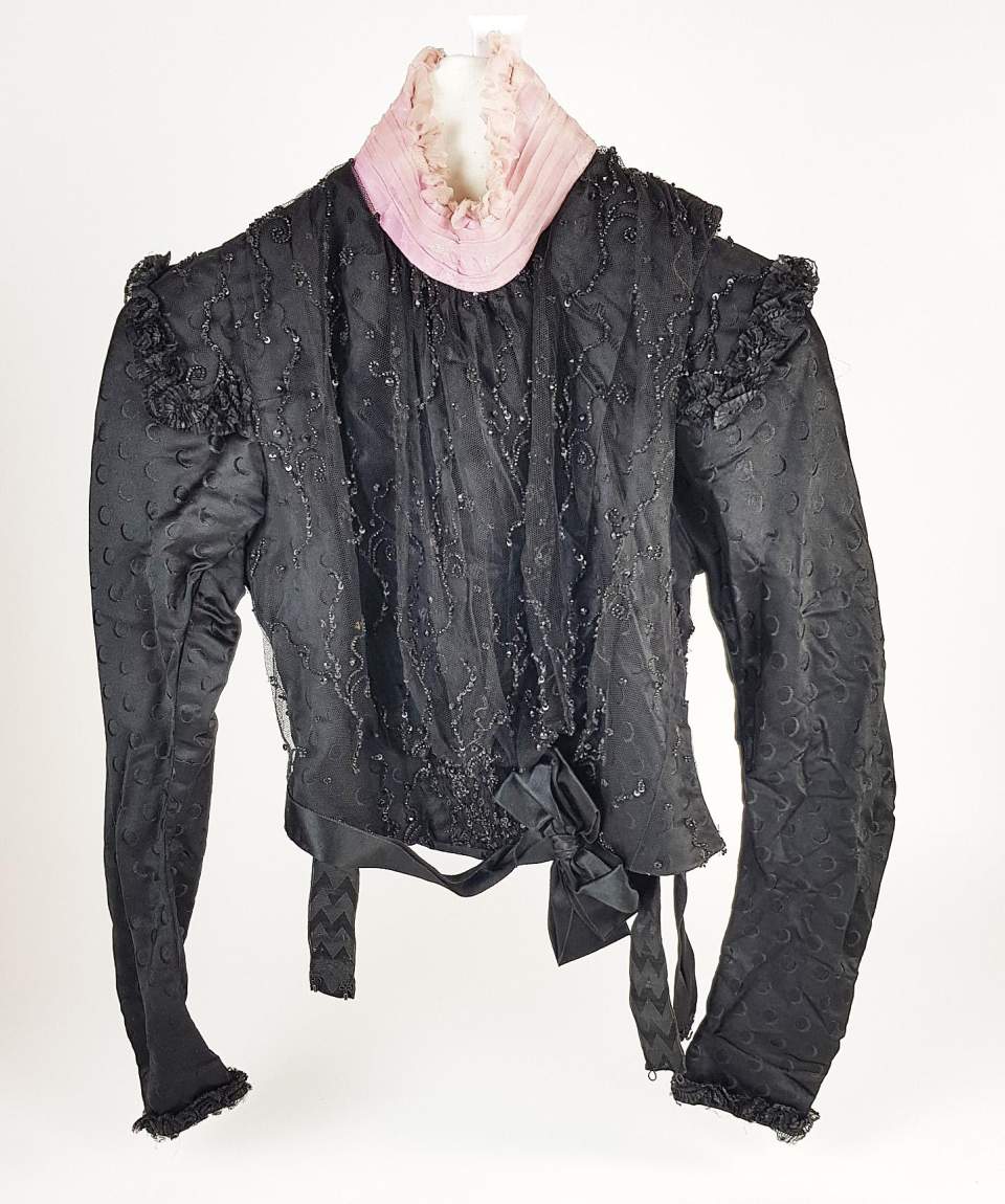 kurze Damenjacke mit rosa Kragen, Jacke, Oberteil aus der Frauenfachschule St.Gallen