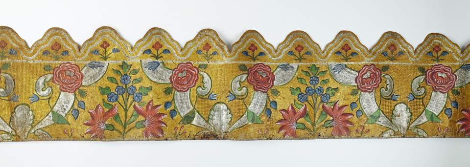 Barockes Zierband für Podest der Krippe