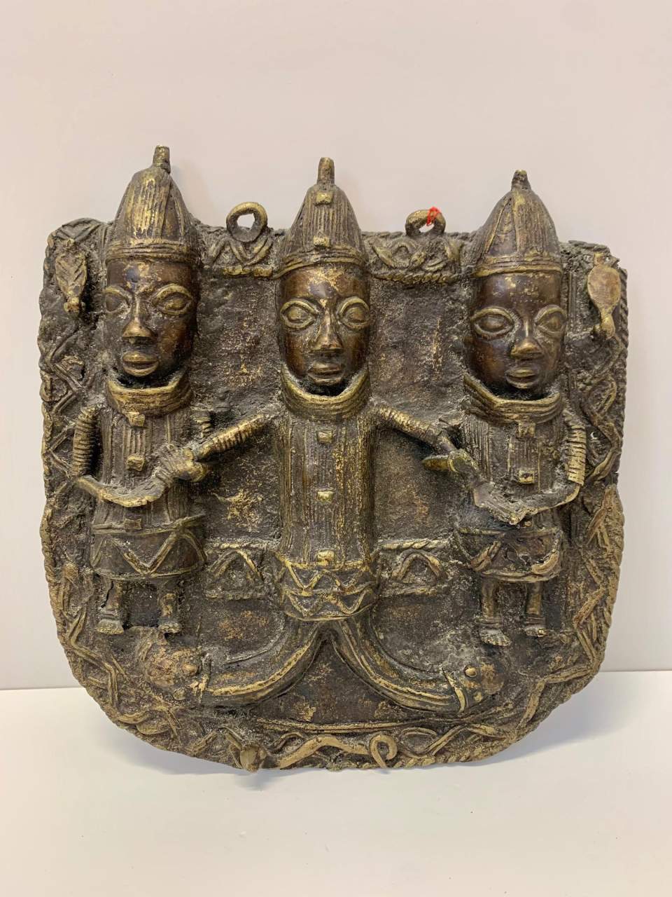 Bronzetafel mit Göttertrias
