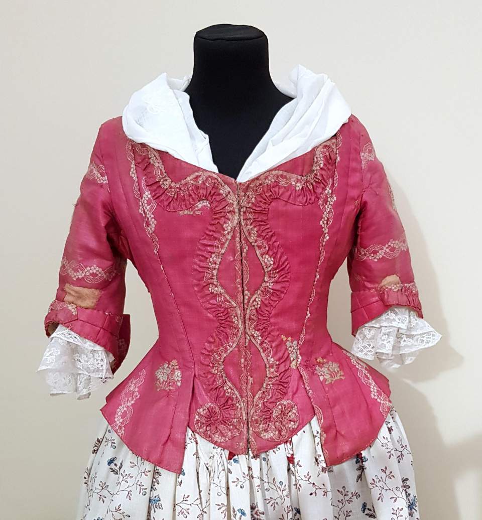 rosafarbene Miederjacke