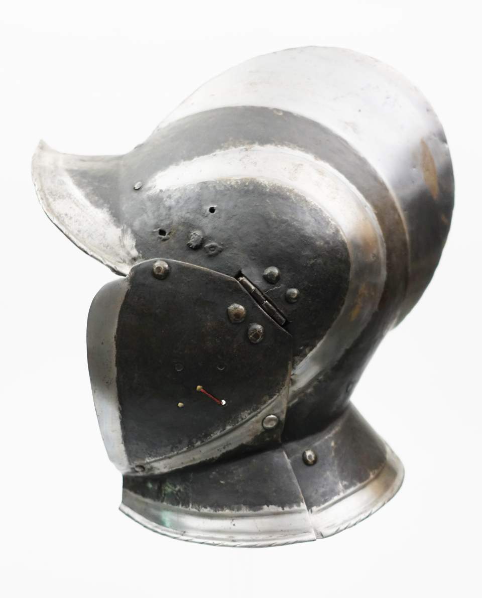 Sturmhaube, starker Kamm und Wangenschutz, 17. Jh.