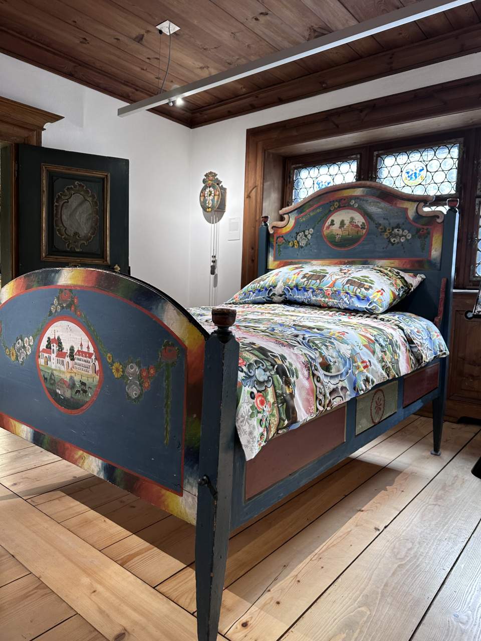 Bett mit Toggenburger Bauernmalerei für Joseph Anton Schneider, Bettstatt