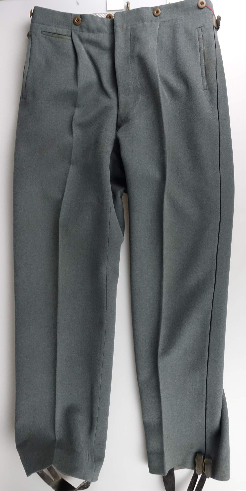 4 Paar Militärhosen, Ord. 40 / 50