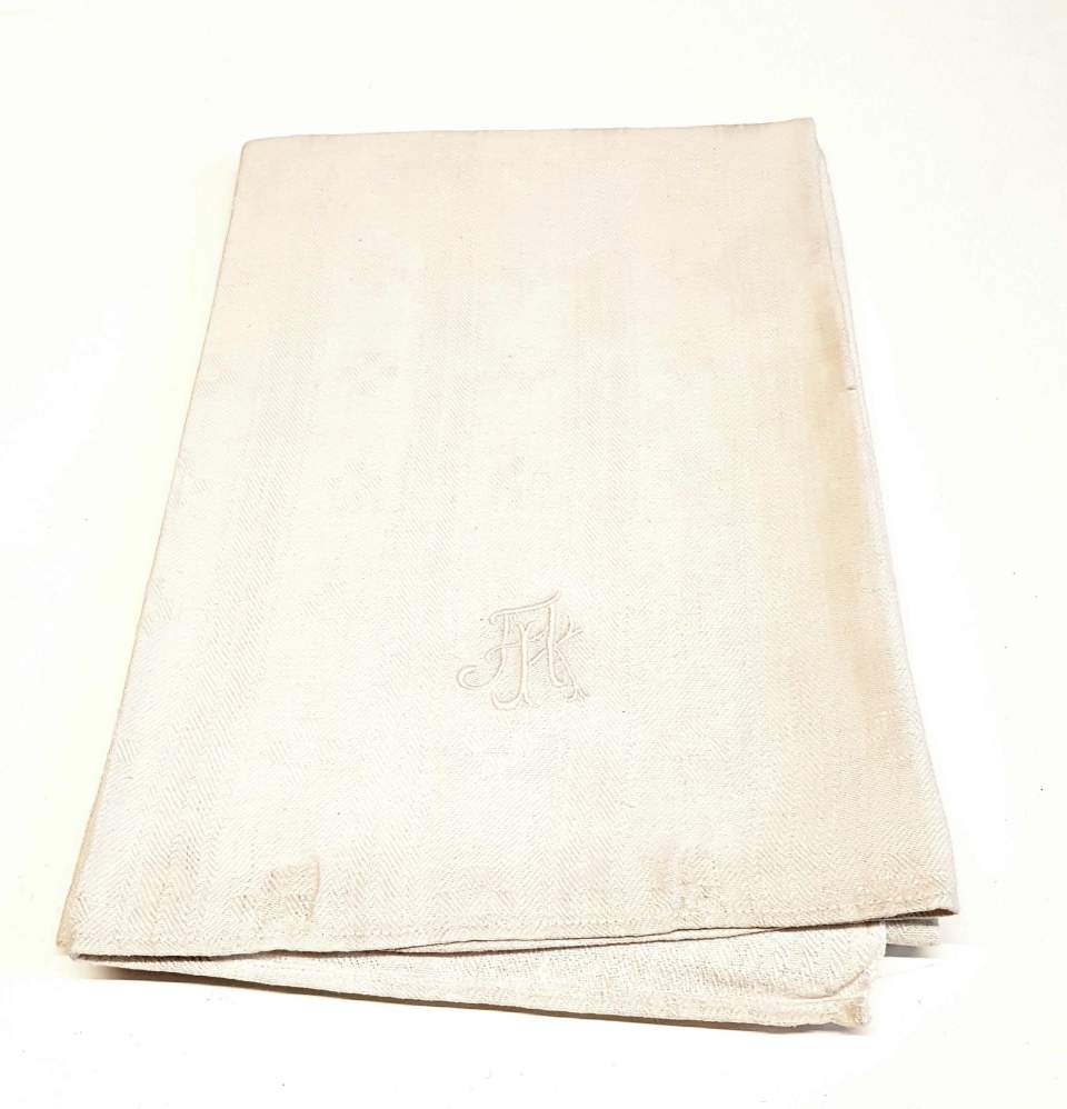 Handtuch von August Kreis (1869-1952) mit Monogramm-Stickerei