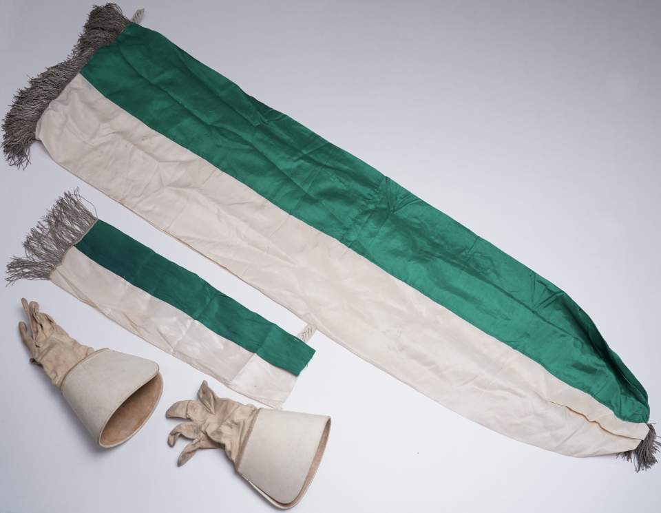 Fahnenband und Handschuhe, Zubehör Fahnenträger