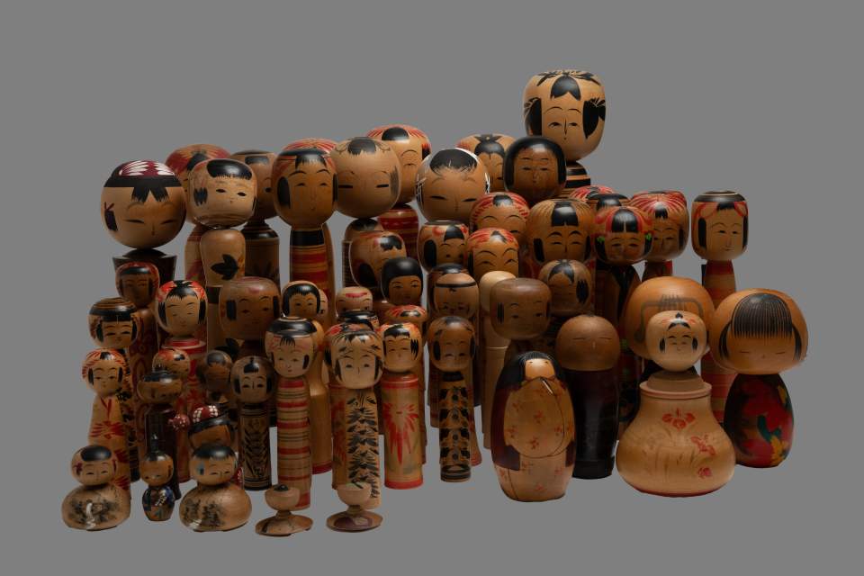 60 Kokeshi, Holzpuppen
