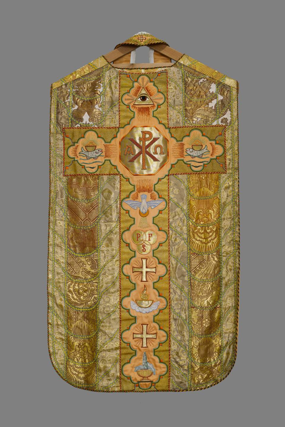 Kasel (Messgewand) mit Stola, Kelchvelum, Bursa und Manipel