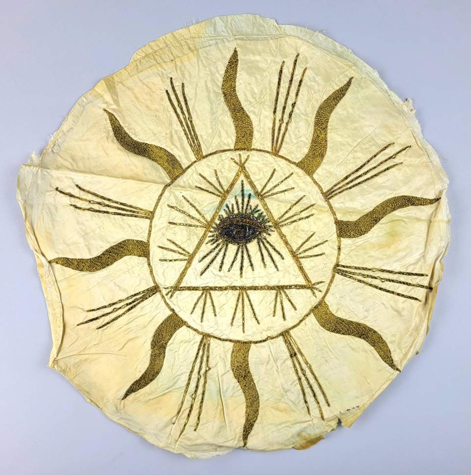runde Decke, evtl. Kissen (Fragment)