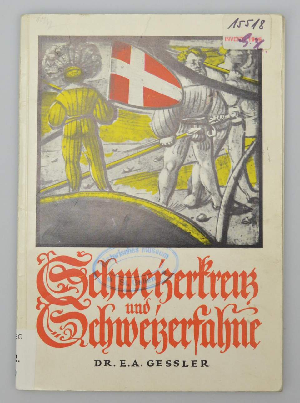 Buch, Schweizerkreuz und Schweizerfahne
