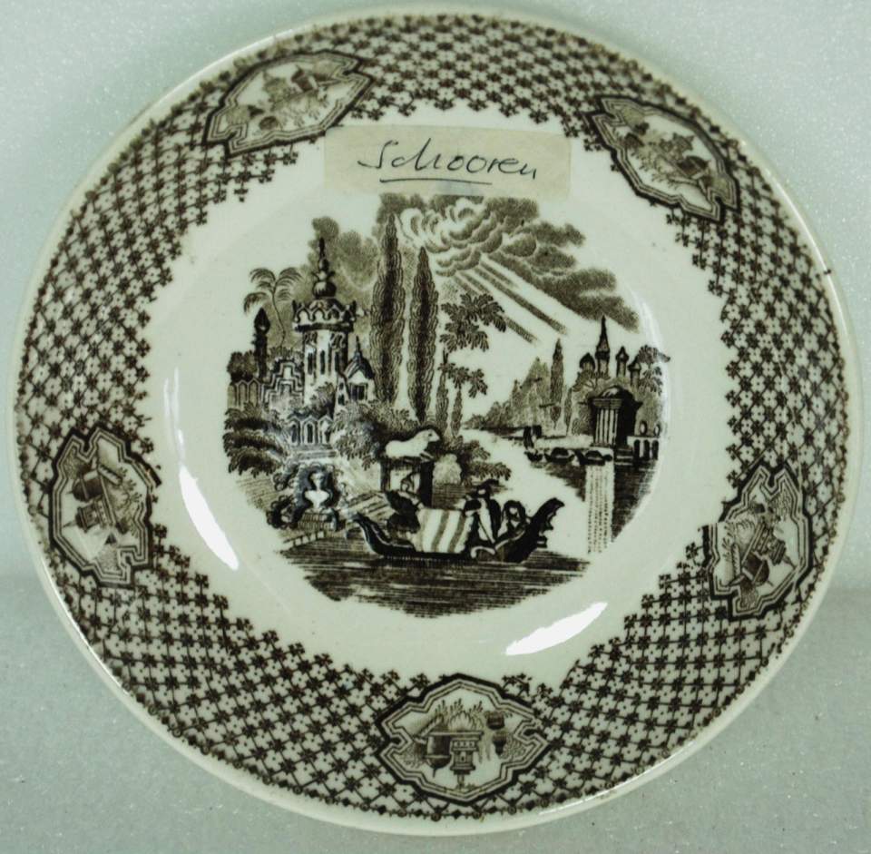 Kleiner Teller, Stempel Schooren (?), Fayence