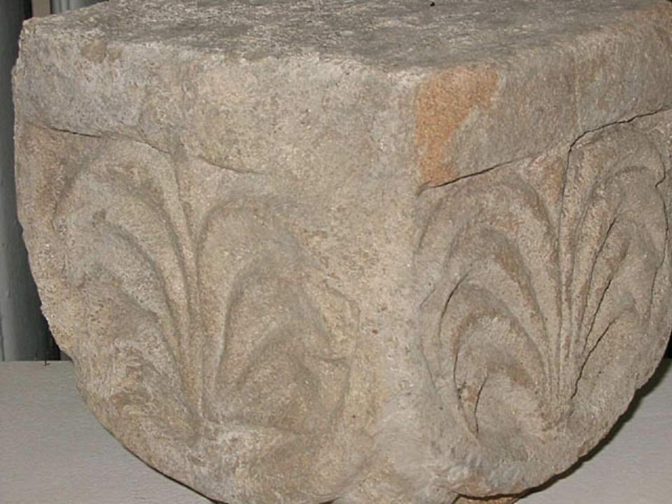 Kapitell aus der Stiftskirche Schänis, Fragment