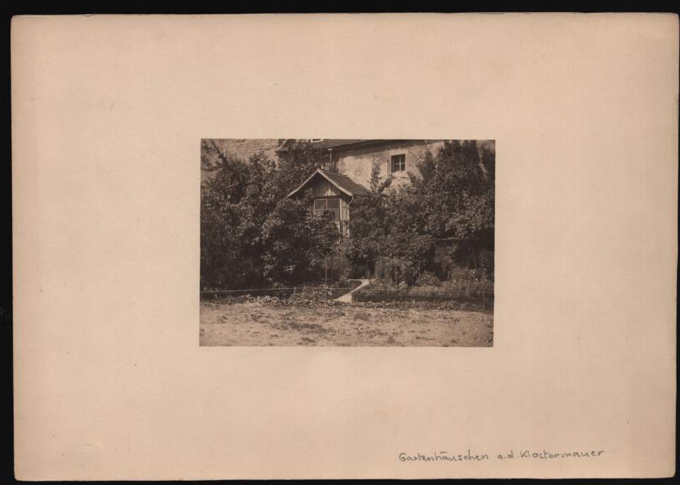 Fotografien: Gartenhäuschen an der Klostermauer 1914 - 18
