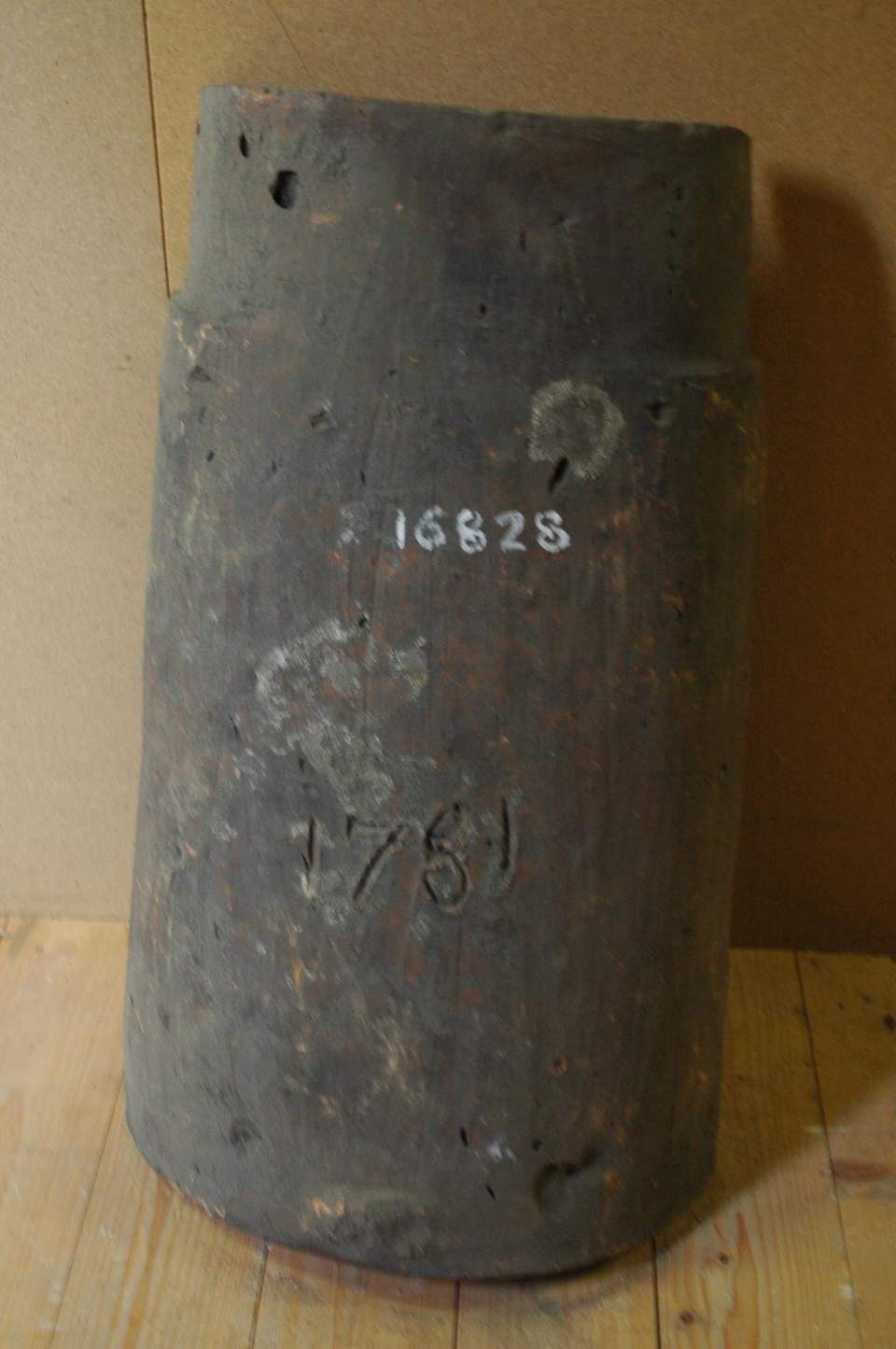 Rundziegel gross, datiert 1781 - Spolie