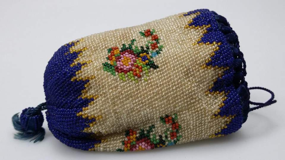Kleine Beuteltasche in Perlweberei, Ridicule, Perltasche, Tasche