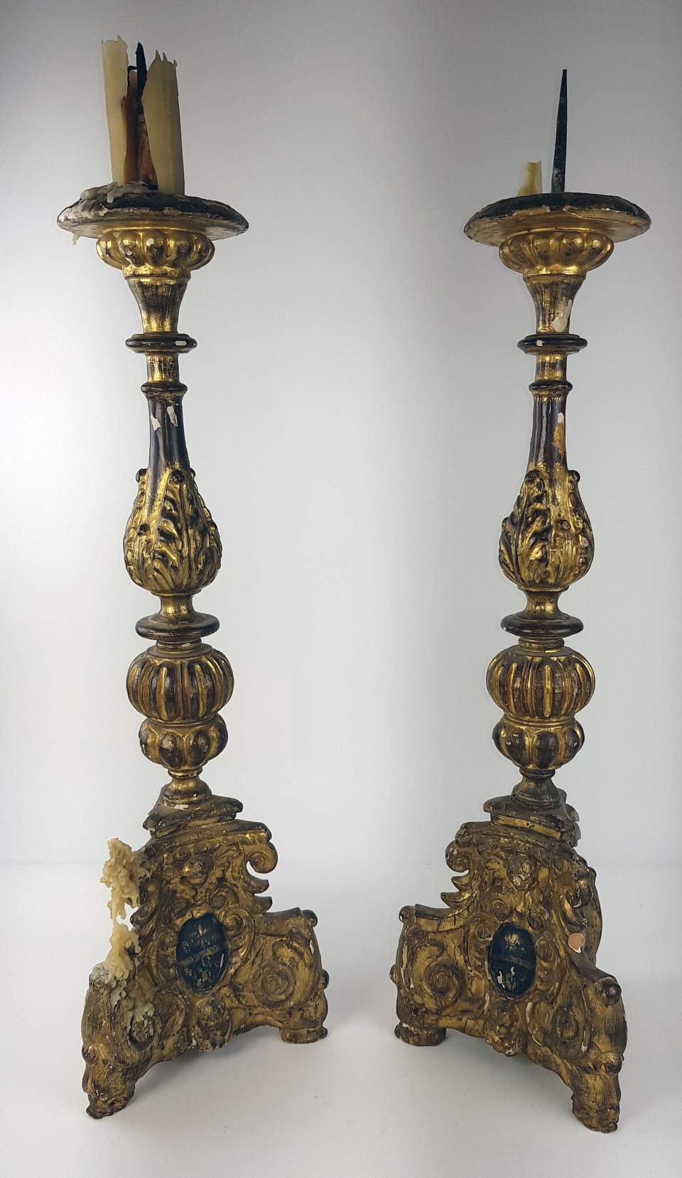 2 Barockkandelaber mit Lilienwappen, Kandelaber, Kerzenständer