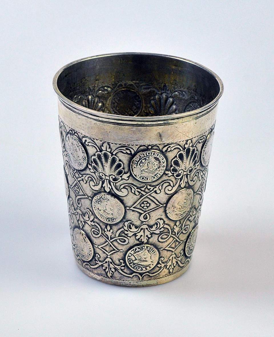 Becher, Münzbecher