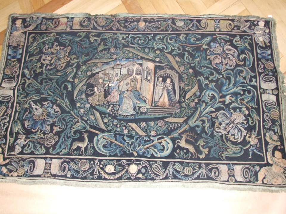 Grosser Wandteppich mit Wollstickerei

